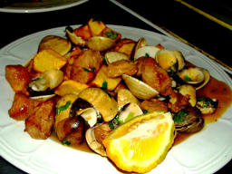 Carne de porco à alentejana